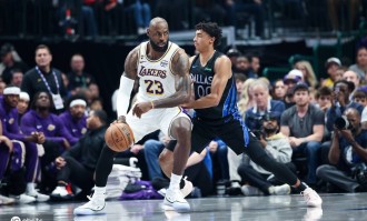 弗拉格45分詹姆斯空砍30分 独行侠险胜湖人